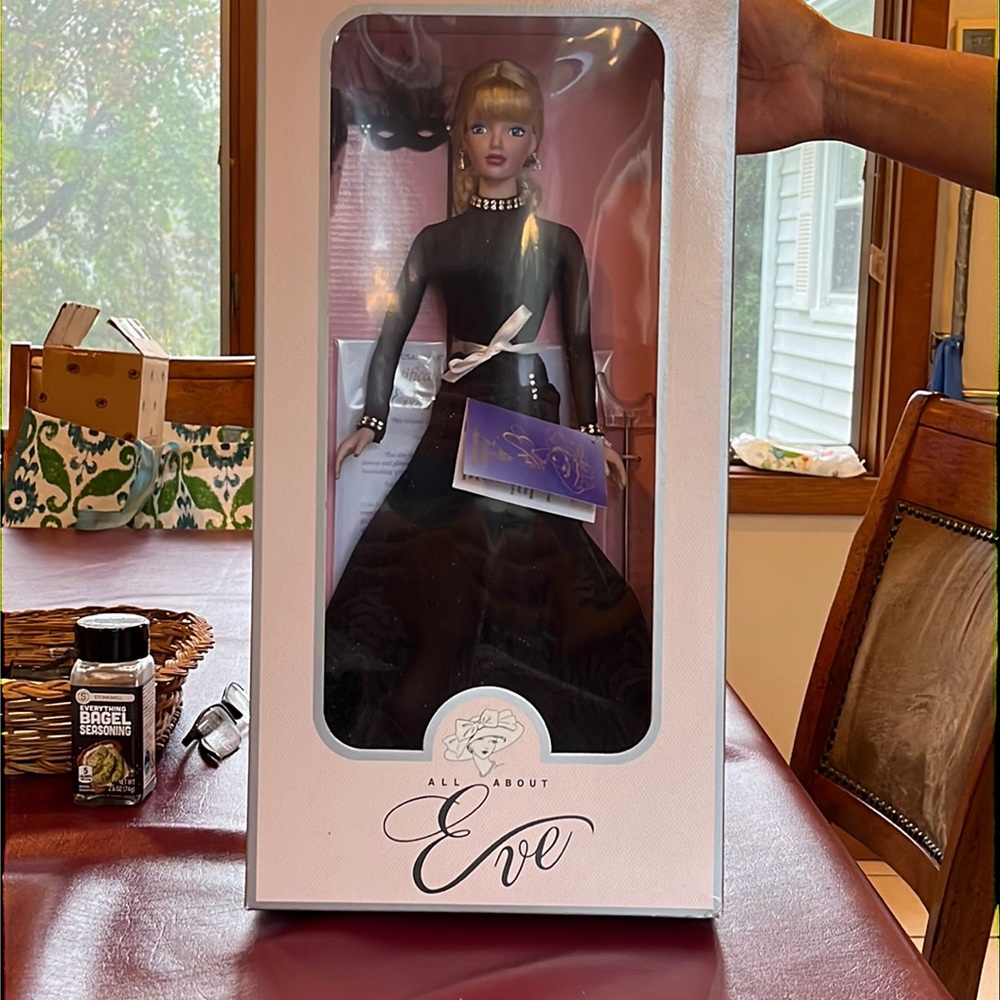 Susan Wakeen Doll Company- All About Eve - Picture 3 of 9